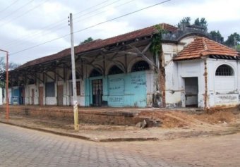 Prédio abandonado da antiga estação na Avenida Major Rangel