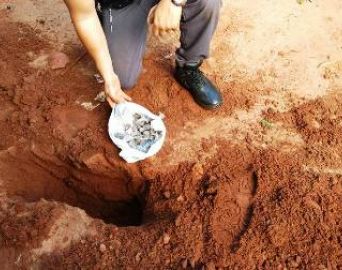 PM encontra drogas enterradas em quintal no Duílio Gambini