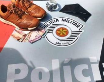 Ladrão é flagrado usando tênis que havia furtado