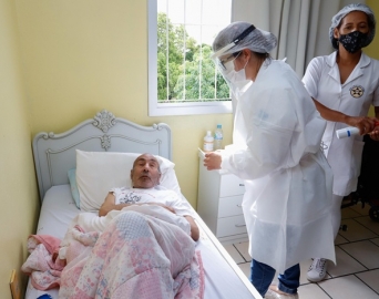 Lei garante direito à vacinação em domicílio para pessoas com deficiência