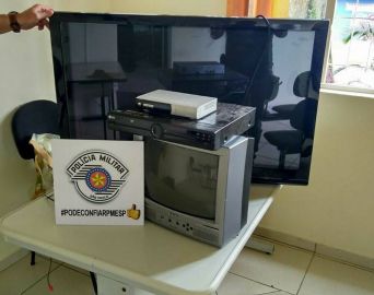 Ladrão é preso em flagrante furtando residência no Avaré I
