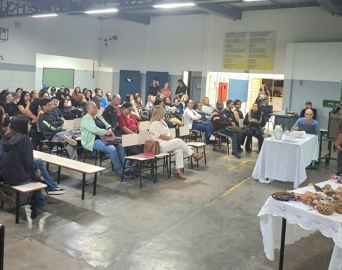 Alunos da EJA refletem sobre os povos indígenas em palestra especial