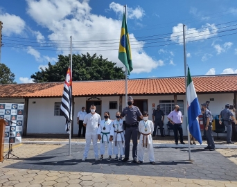 Karatecas avareenses são homenageados pelo 53º BPM/I de Avaré