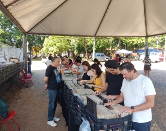 Sucesso marca a realização da 2ª Grande Feira do Vinil na Concha Acústica 
