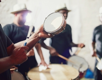 Escolinha de samba: inscrições abertas para aulas de percussão