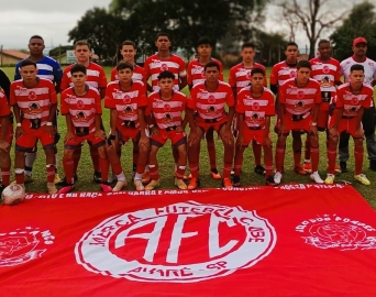 Equipe Sub 15 de Avaré conquista título em copa de futebol de Piraju