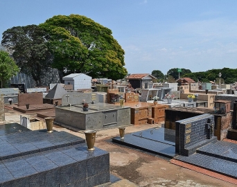Cemitério de Avaré fecha para dedetização na manhã de terça-feira, 22