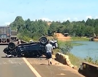 Três pessoas ficam feridas em capotamento na Ponte Carvalho Pinto