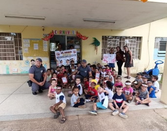 Prevenção à dengue foi tema de bloquinho de carnaval na creche Maria Izabel