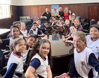 Alunos da Escola Eruce Paulucci visitam Gabinete do Prefeito de Avaré
