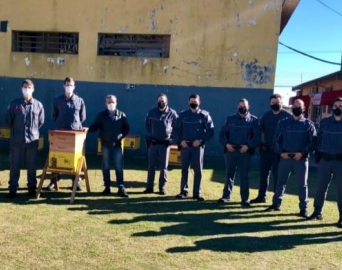 Policiais Militares recebem orientações sobre resgate de abelhas