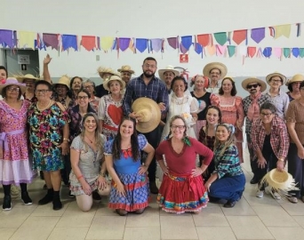 Festa junina reúne público do CRAS e do Centro de Convivência do Idoso