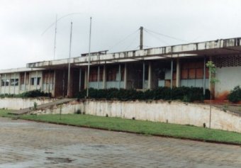 O também abandonado prédio da estação na Rua Lineu Prestes