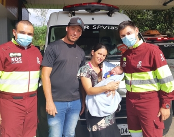 Equipe de resgate da CCR SPVias realiza parto em rodovia