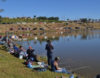 Lago Bertha Bannwart recebe evento de pesca no Dia dos Pais