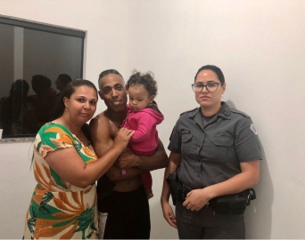 Polícia Militar salva bebê de 1 ano que estava engasgada