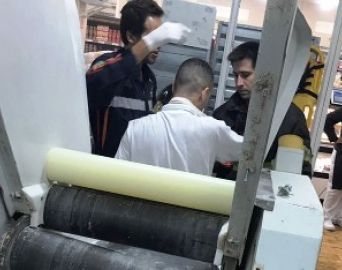 Funcionário se fere ao ter braço preso em máquina de amassar pão