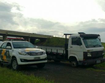 TOR apreende caminhão clonado na SP-255