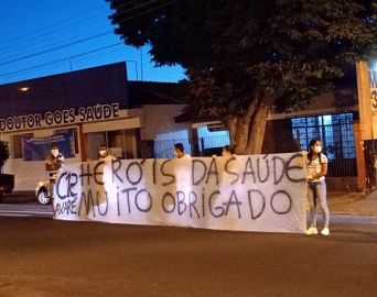 Torcida Camisa 12 de Avaré homenageia profissionais da saúde