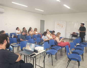 Professores da EJA passam por capacitação sobre plataforma digital de ensino