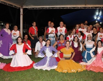 Camping recebe Arraiá da Caipirada com encontro de Kombis e Motorhomes