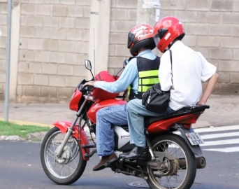 Lei sancionada impõe regras a serviço de mototáxi no estado de SP