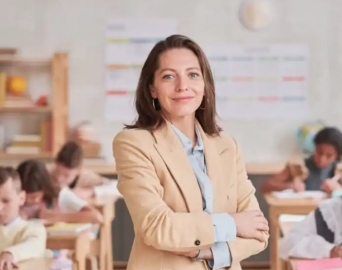 Prefeito Roberto Araujo anuncia projeto que valoriza profissionais da Educação