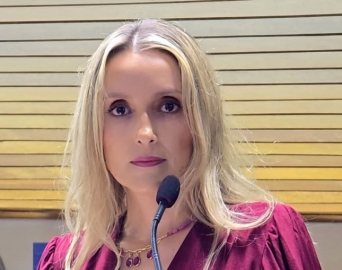 Carla Flores exige ação imediata na saúde pública e menos desculpas