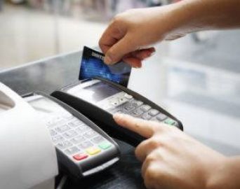 Nova lei permite pagamento diferenciado com cartão e dinheiro