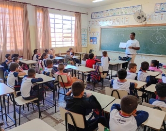 Histórias em quadrinhos é tema de palestra na escola municipal Orlando Cortez