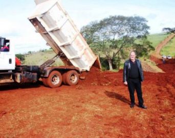 Prefeitura de Cerqueira César faz parceria para obras na zona rural