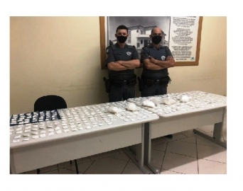 Mulher é presa pela Polícia Militar em Avaré com 800 porções de cocaína