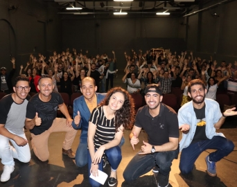 Humoristas do grupo Comediando ministrarão aulas de Stand Up em Avaré