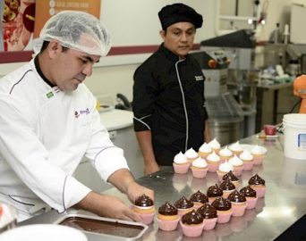 Sebrae oferece capacitação gratuita para confeiteiro que quer empreender