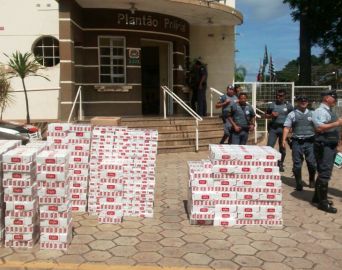 Perseguição na SP-245 termina com apreensão de contrabando de cigarro