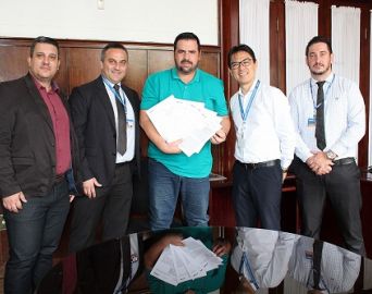 Prefeito assina convênio de quase R$ 2 milhões para investimento em infraestrutura