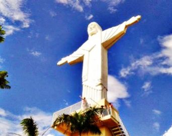 As réplicas do Cristo Redentor pelo Brasil e exterior