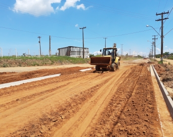  Avenida Cunha Bueno: solo é preparado para receber camada asfáltica