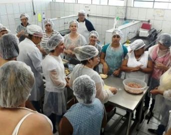 Indústria e Comércio realizou curso de salgadeiro