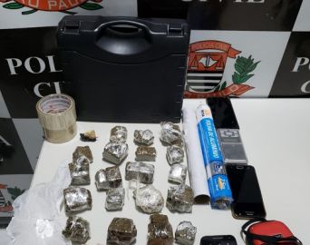 Polícia Civil prende trio em flagrante por tráfico de drogas