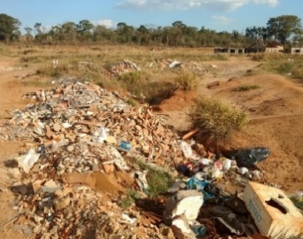 Descarte irregular de lixo doméstico pode gerar multa, alerta o Meio Ambiente