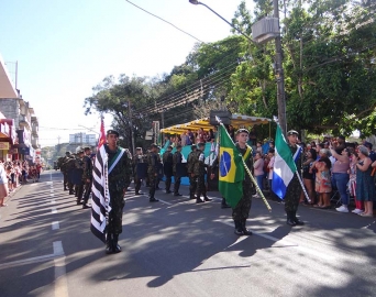 Ato cívico e tradicional desfile celebram aniversário de Avaré no dia 15