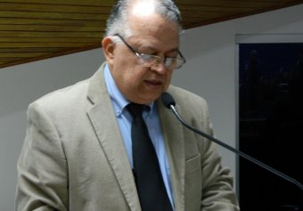 Vereador Ernesto Albuquerque (PT) autor da propositura que pede audiência para debater sobre castração de animais