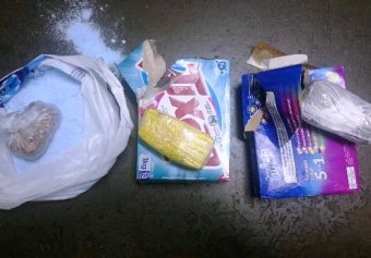 A droga foi apreendida em várias porções que estavam dentro de embalagens alimentícias