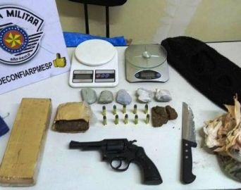 Homens são presos com drogas e arma no Jardim Tropical