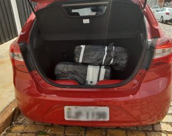 Motorista é preso após PM encontrar cerca de 50 quilos de maconha em porta-malas