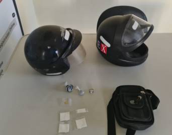 Dupla é presa portando cocaína, maconha e LSD que seriam vendidos em festa