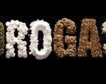 Casal adolescente é apreendido com maconha e cocaína