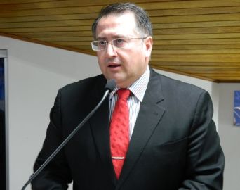 Roberto Araujo cobra dedetização em creche infestada por carrapatos