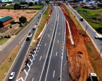 Mais de 36 mil veículos passaram pela SP-255 no feriado prolongado